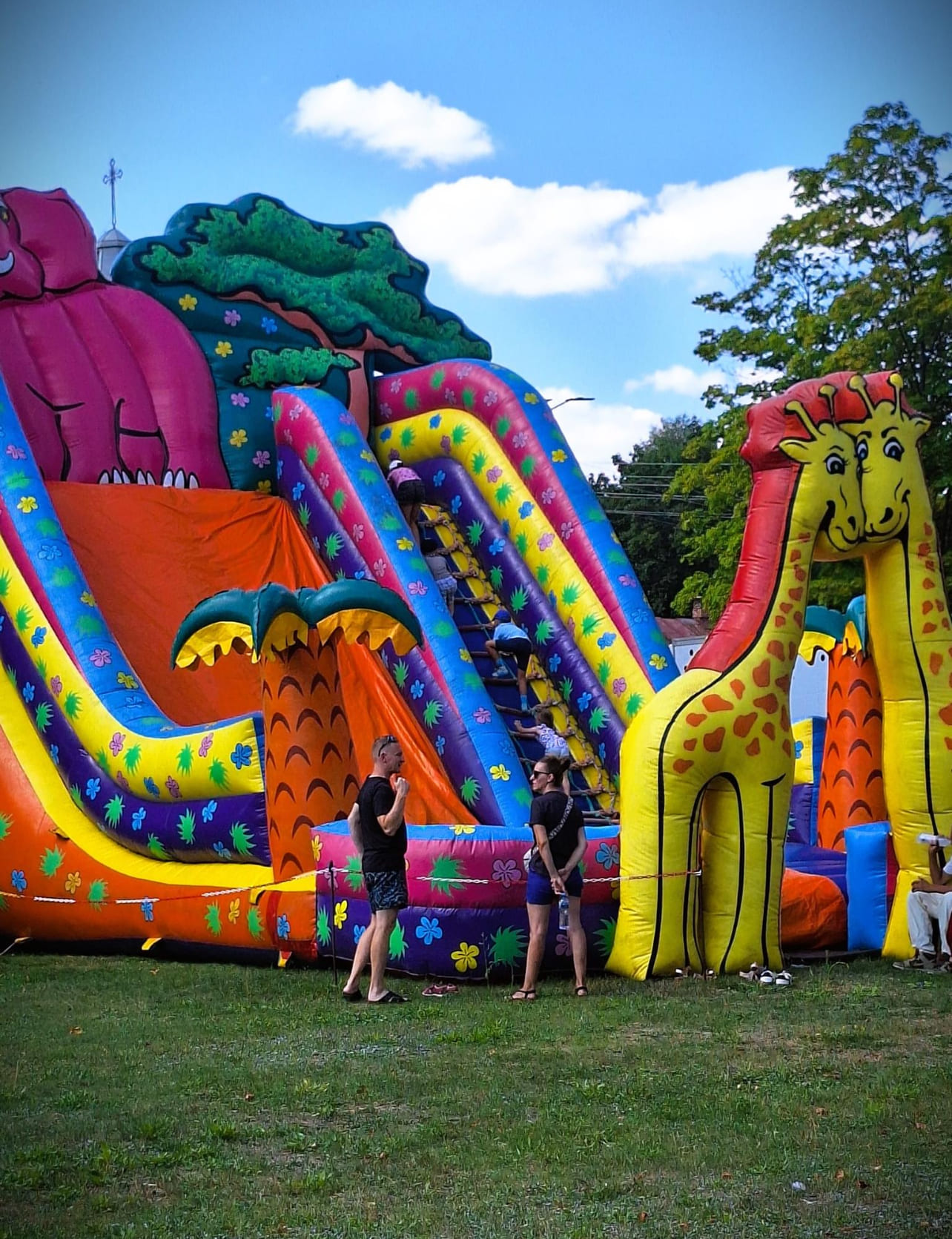 Dmuchana zjeżdżalnia Gigant Safari 