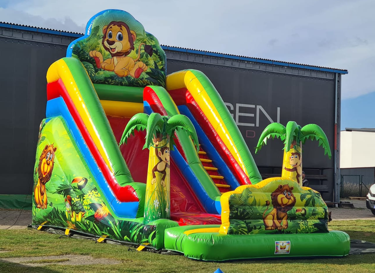 Dmuchana zjeżdżalnia Lew 